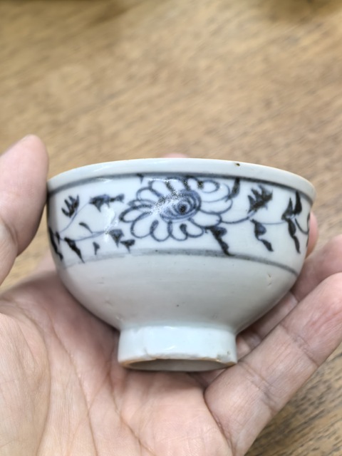 古玩陶瓷青花花卉紋茶碗真品鑒賞圖