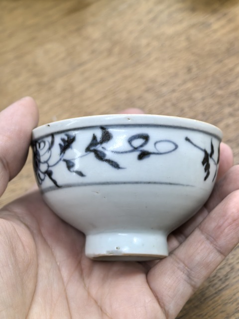 古玩陶瓷青花花卉紋茶碗真品鑒賞圖