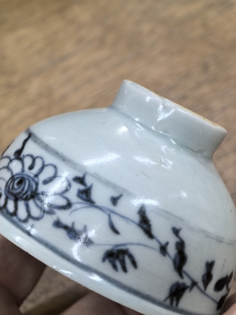 古玩陶瓷青花花卉紋茶碗真品鑒賞圖