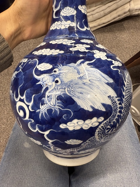 古玩陶瓷龍紋青花賞瓶真品鑒賞圖