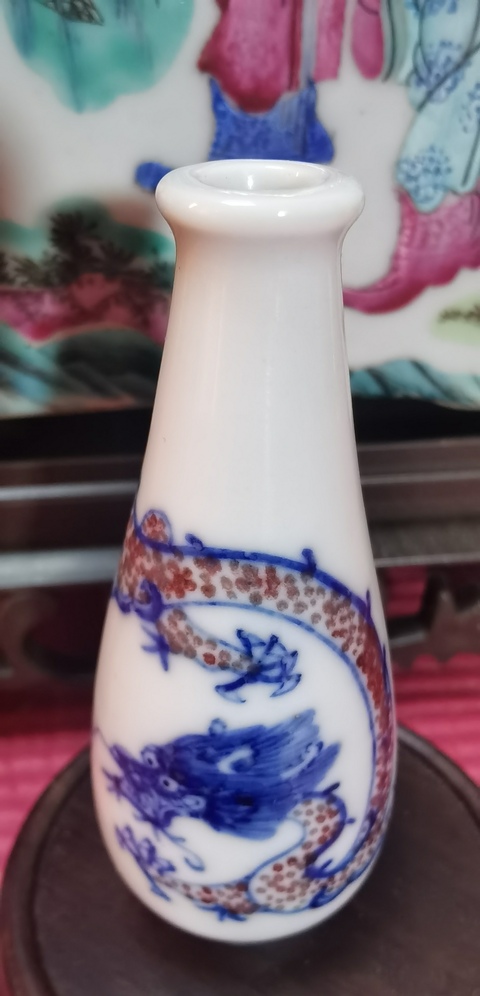 古玩陶瓷青花釉里紅龍紋鼻煙壺真品鑒賞圖