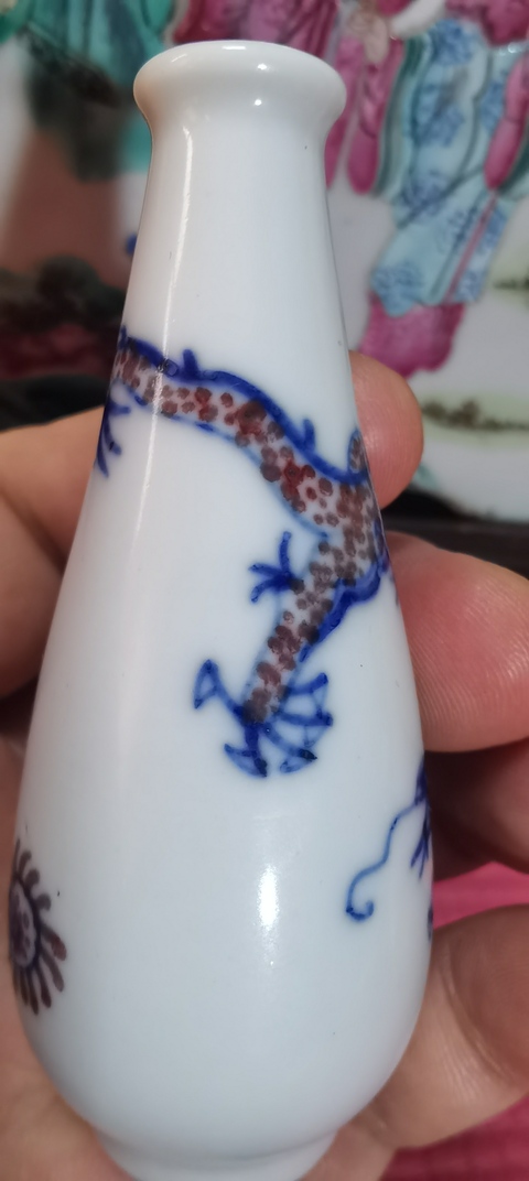 古玩陶瓷青花釉里紅龍紋鼻煙壺真品鑒賞圖