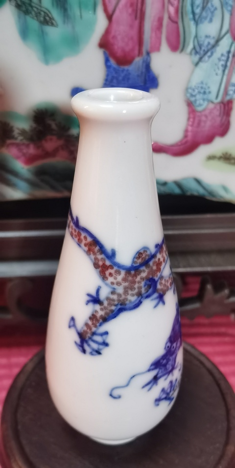 古玩陶瓷青花釉里紅龍紋鼻煙壺真品鑒賞圖