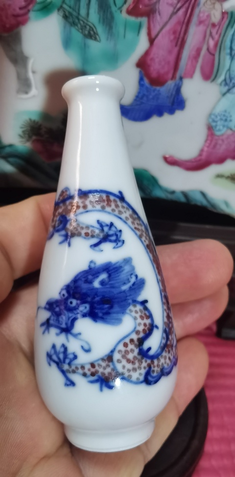 古玩陶瓷青花釉里紅龍紋鼻煙壺真品鑒賞圖