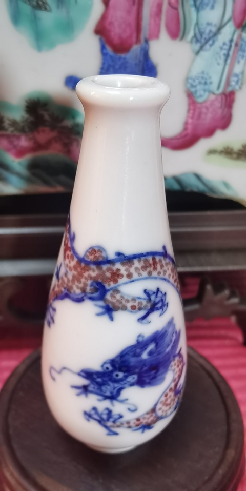 古玩陶瓷青花釉里紅龍紋鼻煙壺真品鑒賞圖