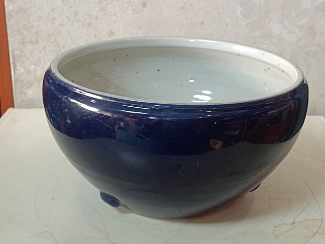 古玩陶瓷霽藍(lán)釉三乳足缽式香爐真品鑒賞圖
