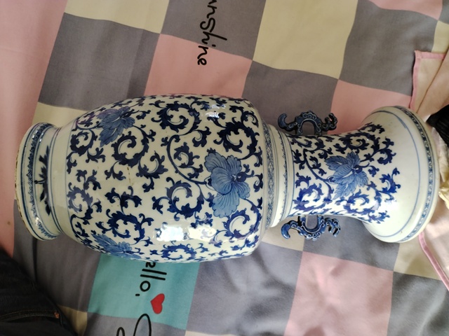 古玩陶瓷青花纏蓮雙耳瓶真品鑒賞圖