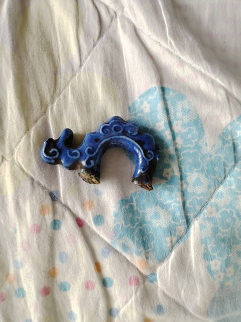 古玩陶瓷清中期纏枝花卉紋瓶真品鑒賞圖