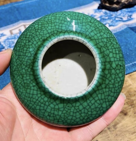 古玩陶瓷綠哥釉水盂真品鑒賞圖