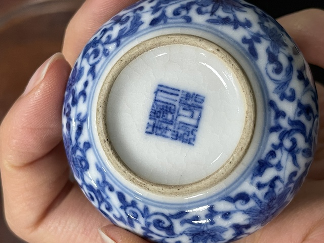 古玩陶瓷民國 青花纏枝花卉紋水盂真品鑒賞圖