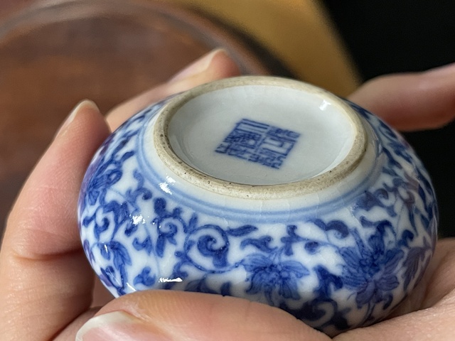 古玩陶瓷民國 青花纏枝花卉紋水盂真品鑒賞圖