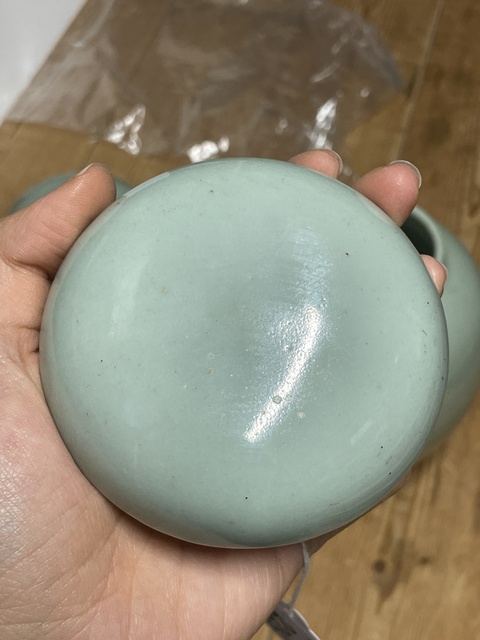 古玩陶瓷豆青釉月牙罐真品鑒賞圖