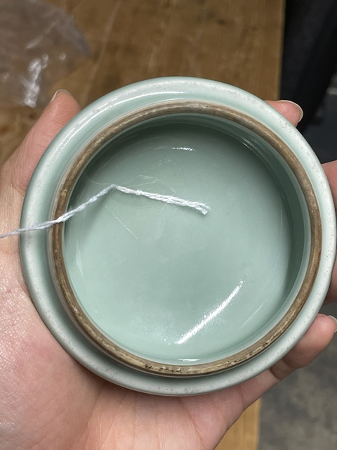 古玩陶瓷豆青釉月牙罐真品鑒賞圖