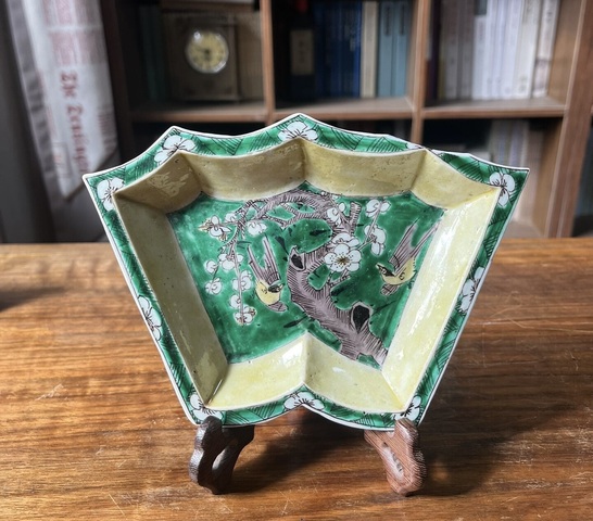 古玩陶瓷素三彩梅花攢盤真品鑒賞圖