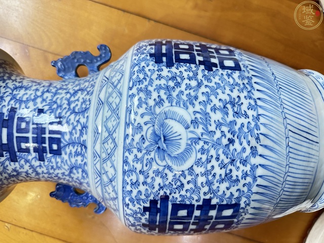 古玩陶瓷青花淡描花卉紋喜字盤口瓶真品鑒賞圖