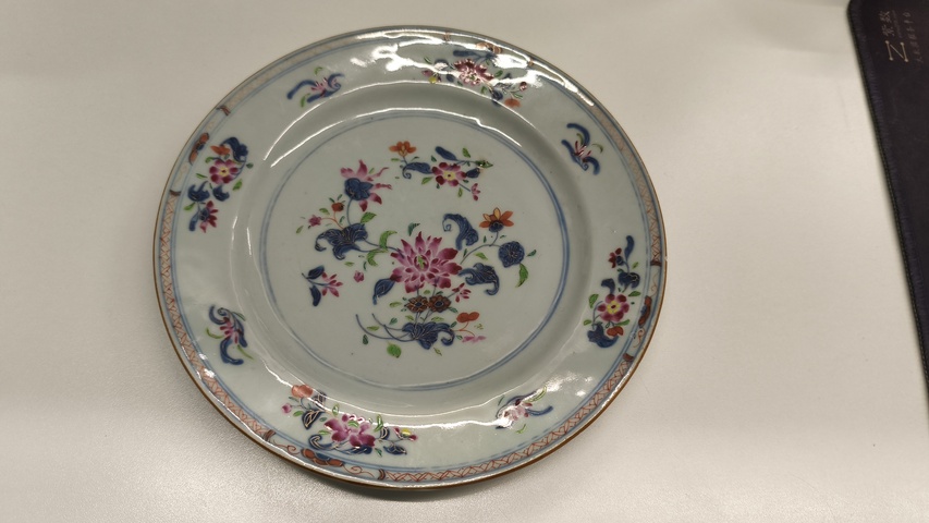 古玩陶瓷雍正青花加彩盤真品鑒賞圖