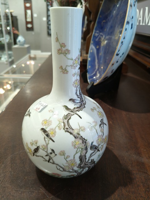 古玩陶瓷花鳥紋天球瓶真品鑒賞圖