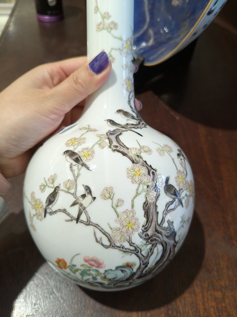 古玩陶瓷花鳥紋天球瓶真品鑒賞圖