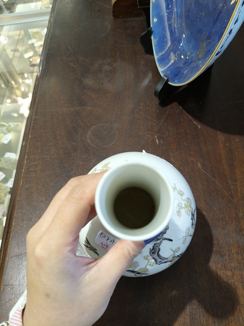 古玩陶瓷花鳥紋天球瓶真品鑒賞圖