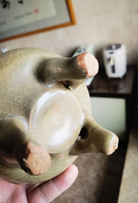 古玩陶瓷龍泉青瓷黃釉三足爐真品鑒賞圖