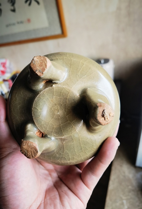 古玩陶瓷龍泉青瓷黃釉三足爐真品鑒賞圖