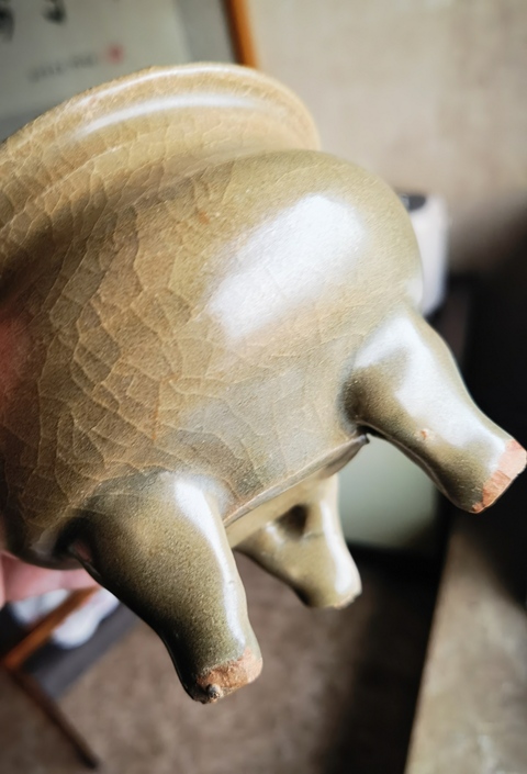 古玩陶瓷龍泉青瓷黃釉三足爐真品鑒賞圖