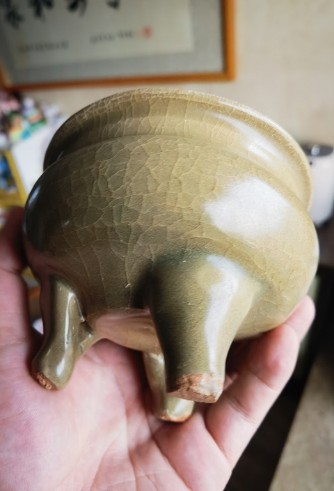 古玩陶瓷龍泉青瓷黃釉三足爐真品鑒賞圖