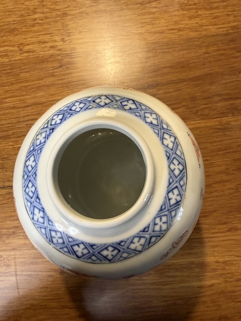 古玩陶瓷青花玲瓏瓷加彩罐真品鑒賞圖