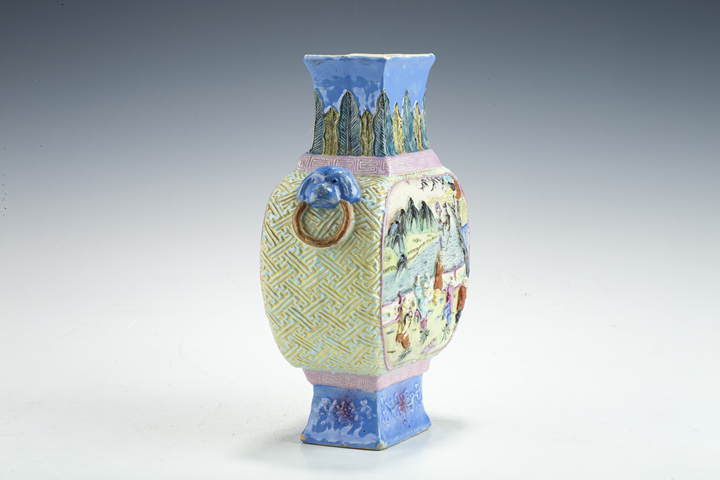 古玩陶瓷·粉彩雕瓷嬰戲紋輔首方瓶真品鑒賞圖