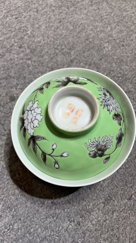 古玩陶瓷蘋果綠釉地墨彩花鳥紋蓋碗真品鑒賞圖