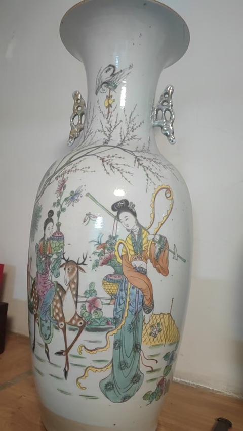 古玩陶瓷粉彩麻姑獻(xiàn)壽圖撣瓶，模糊，偏老真品鑒賞圖