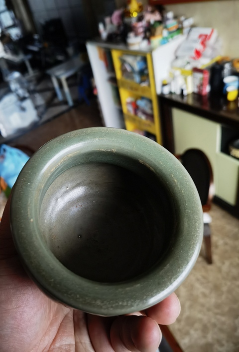 古玩陶瓷龍泉青瓷刻花鬲式爐真品鑒賞圖