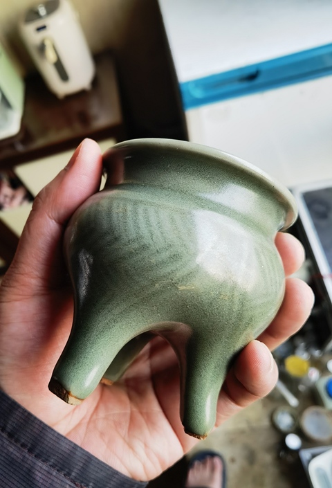 古玩陶瓷龍泉青瓷刻花鬲式爐真品鑒賞圖