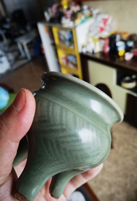 古玩陶瓷龍泉青瓷刻花鬲式爐真品鑒賞圖