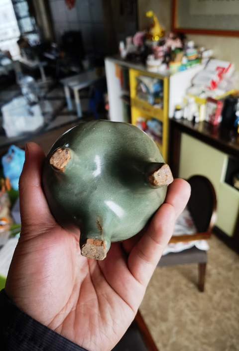 古玩陶瓷龍泉青瓷刻花鬲式爐真品鑒賞圖