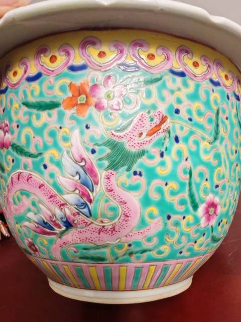 古玩陶瓷粉彩夔龍紋花盆真品鑒賞圖
