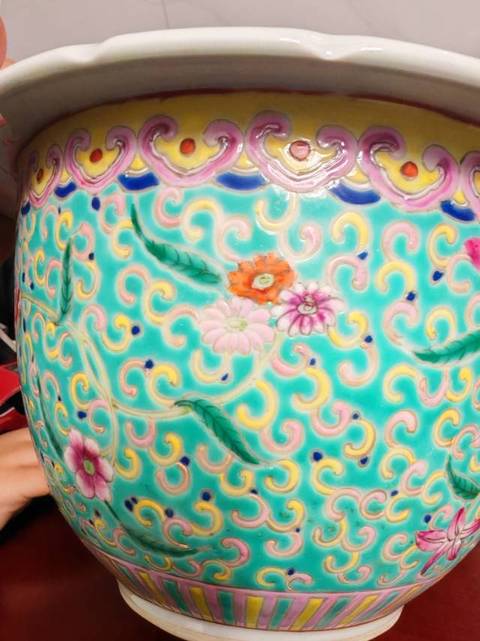 古玩陶瓷粉彩夔龍紋花盆真品鑒賞圖