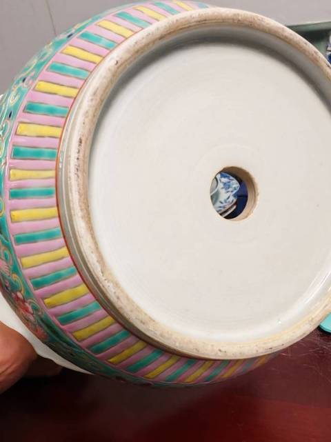 古玩陶瓷粉彩夔龍紋花盆真品鑒賞圖