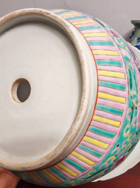 古玩陶瓷粉彩夔龍紋花盆真品鑒賞圖