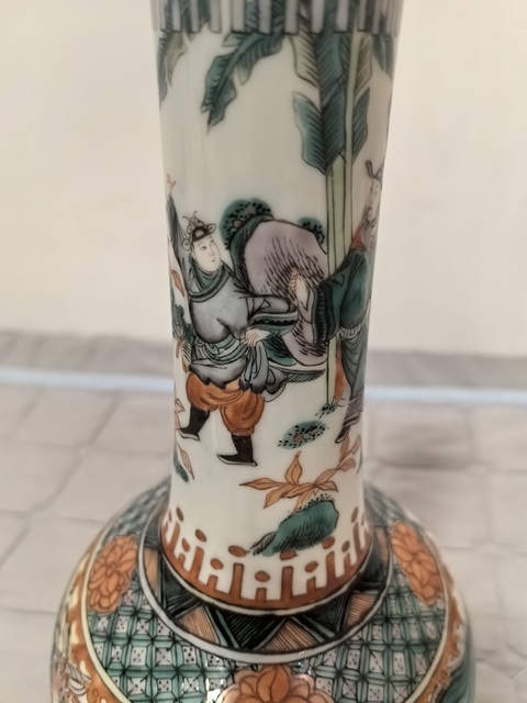 古玩陶瓷刀馬人五彩天球瓶真品鑒賞圖