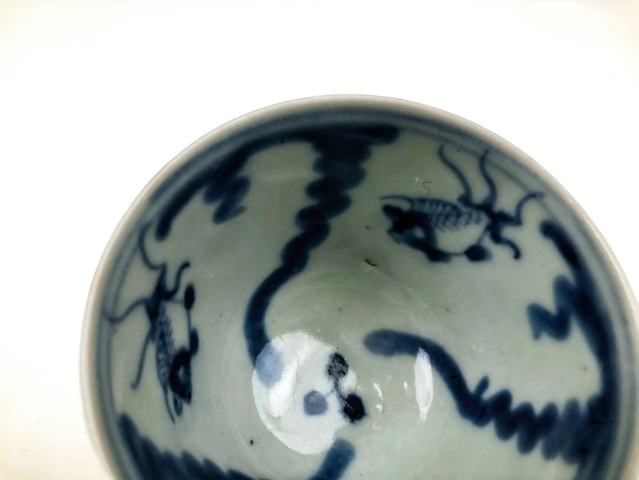 古玩陶瓷清晚期·內(nèi)青花魚藻紋外紫金釉鈴鐺杯真品鑒賞圖