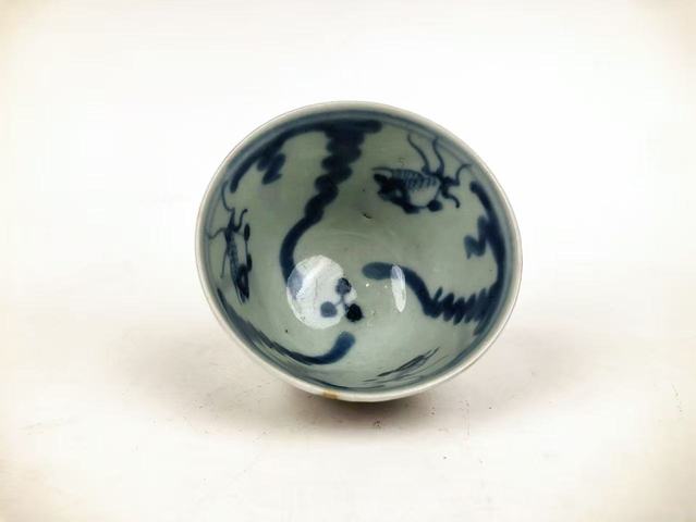 古玩陶瓷清晚期·內(nèi)青花魚藻紋外紫金釉鈴鐺杯真品鑒賞圖