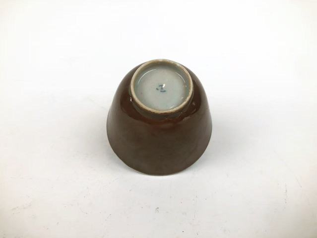 古玩陶瓷清晚期·內(nèi)青花魚藻紋外紫金釉鈴鐺杯真品鑒賞圖