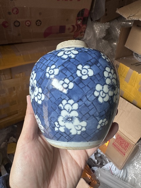 古玩陶瓷青花冰梅圖罐真品鑒賞圖