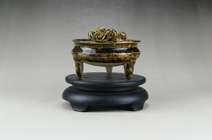 古玩陶瓷明末清初.褐釉雙耳三獸足爐拍賣，當前價格33元