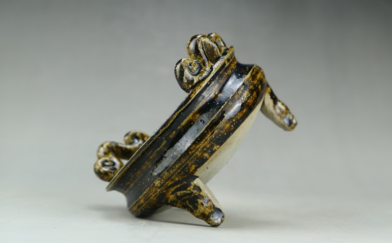 古玩陶瓷明末清初.褐釉雙耳三獸足爐拍賣，當前價格33元