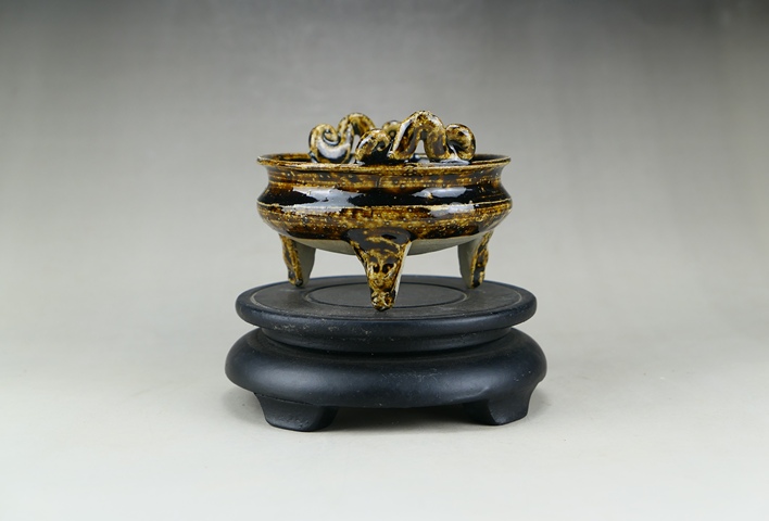 古玩陶瓷明末清初.褐釉雙耳三獸足爐拍賣，當前價格33元