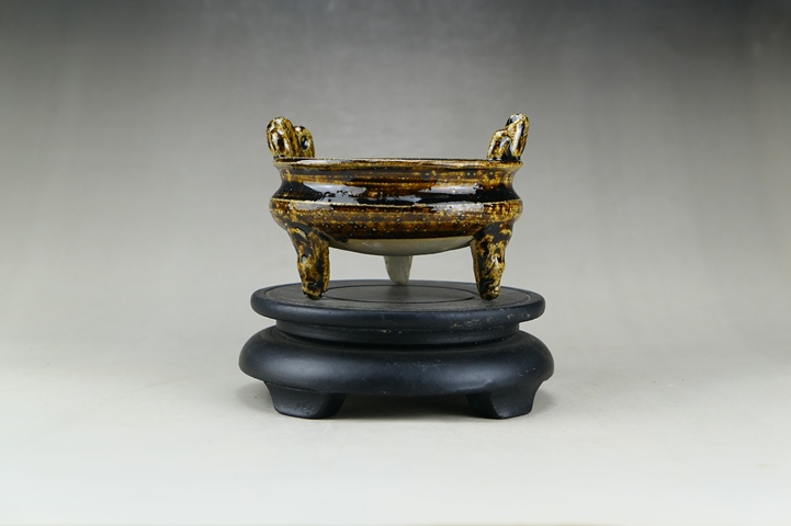 古玩陶瓷明末清初.褐釉雙耳三獸足爐拍賣，當前價格33元