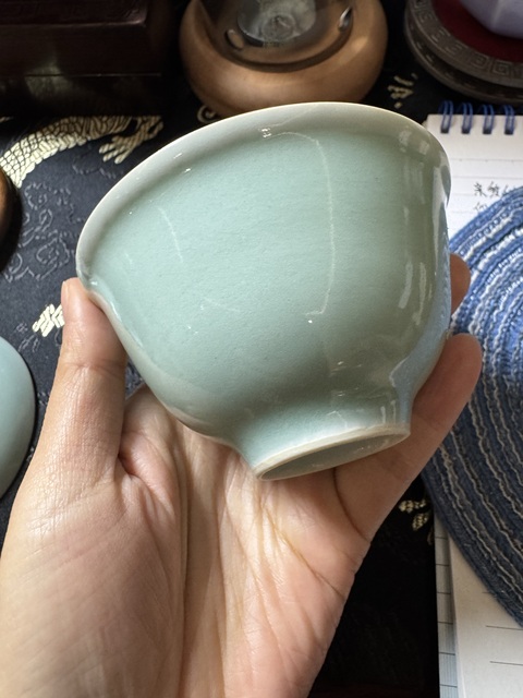 古玩陶瓷豆青釉蓋碗真品鑒賞圖