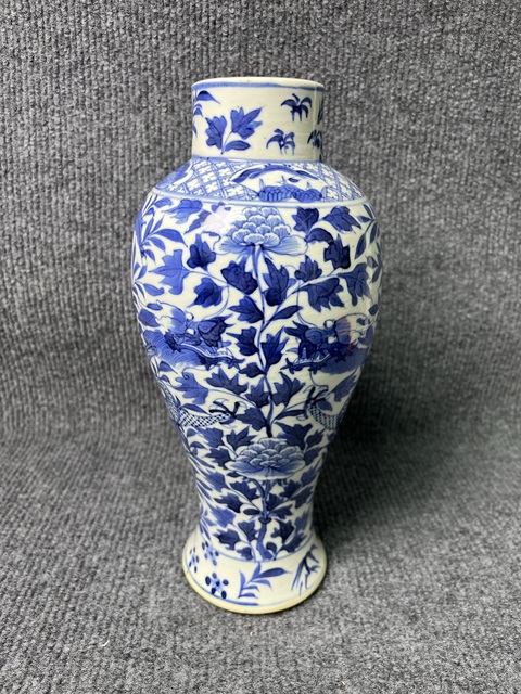 古玩陶瓷光緒·青花龍穿花紋雞腿瓶 真品鑒賞圖